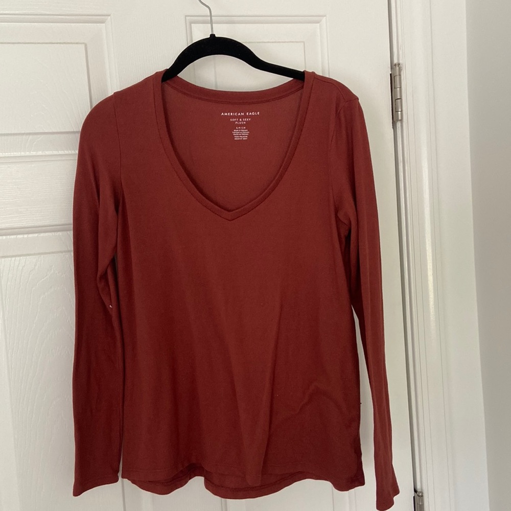 American Eagle Soft and Sexy maroon v-neck! Size small!